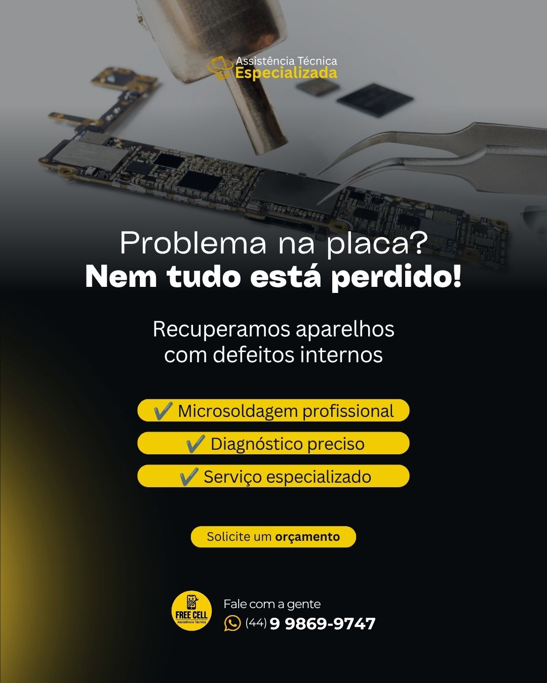 Reparo em placa de celular com ferramentas técnicas